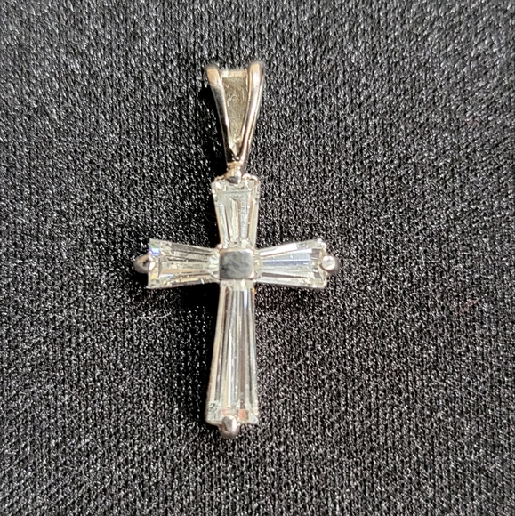 925 Sterling Silver CZ Cross Pendant For Necklace - Picture 1 of 6
